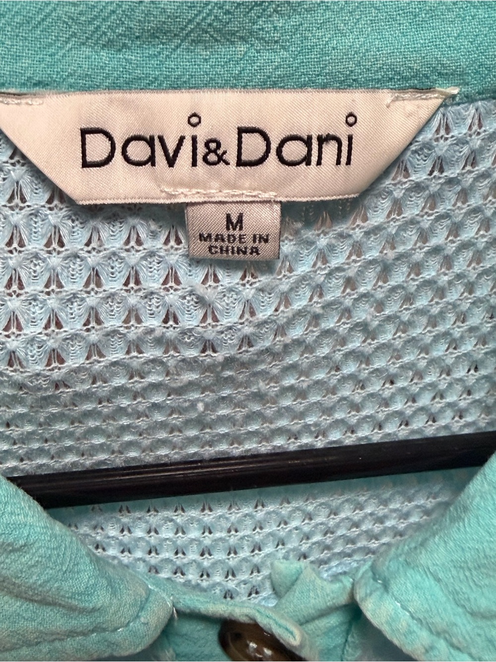 DAVI & DANI Waffle Knit Button Down Shirt - Medium - Picture 5 of 6